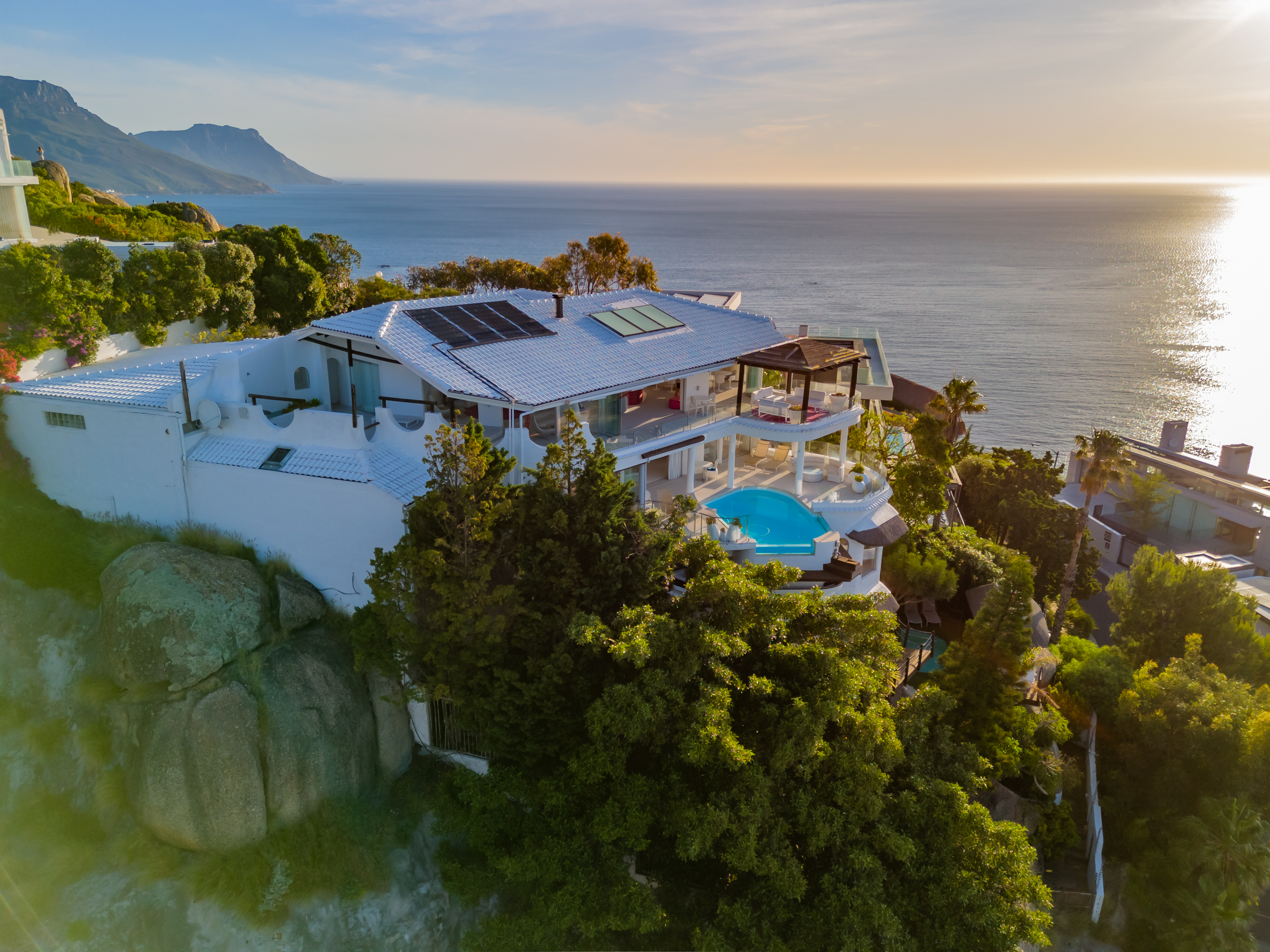 6 Bedroom Property for Sale in Bantry Bay Western Cape